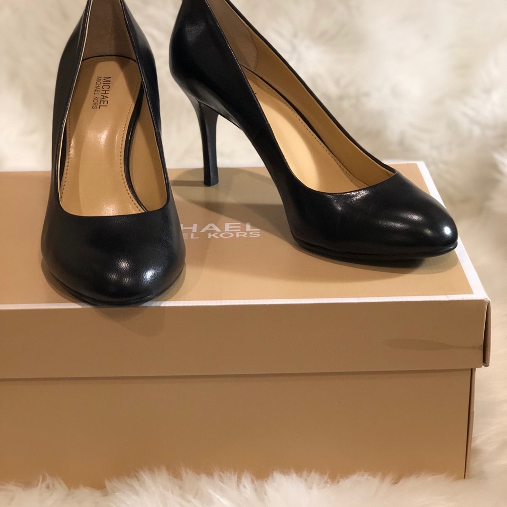 Michael Kors Black leather pumps size 6.5